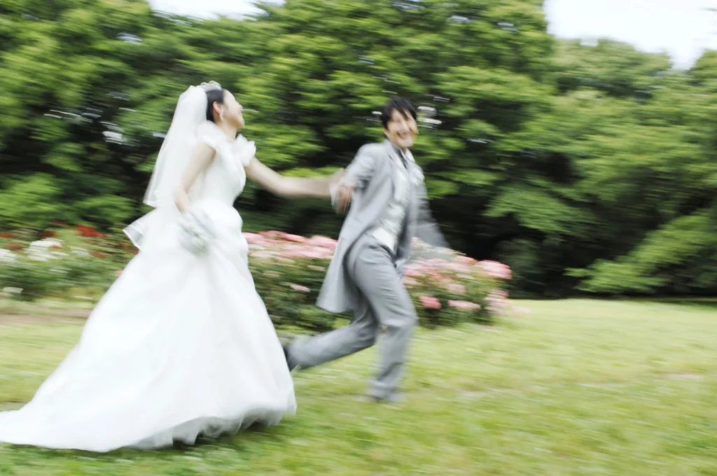 wedding-trend-blurry-photos